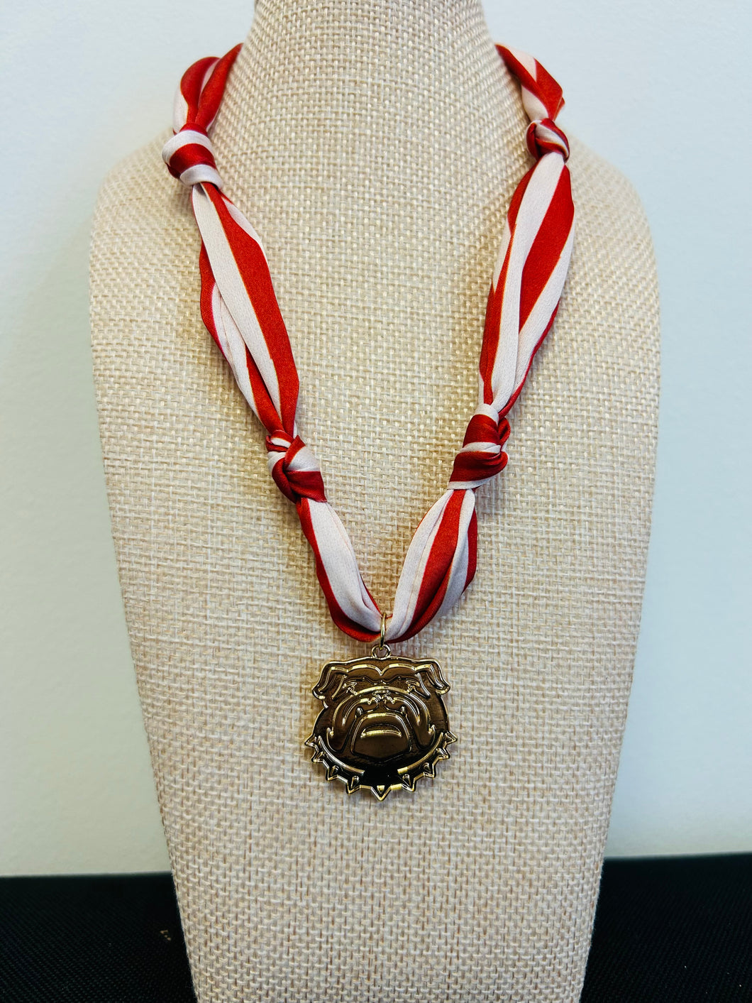Bulldog red/white necklace