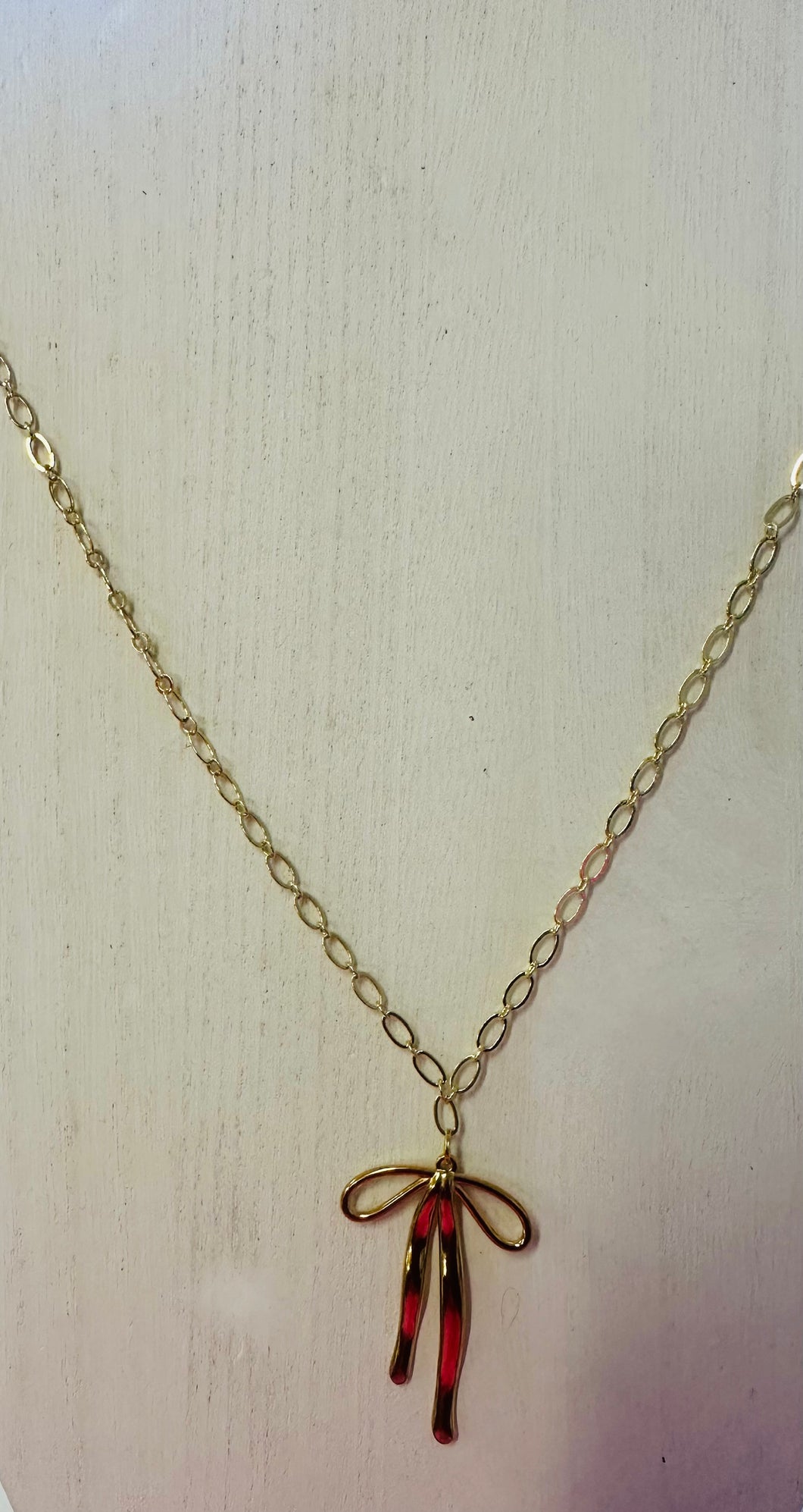 Bow necklace